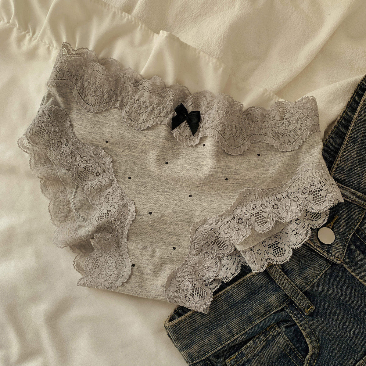 New Style French Retro Lace-trimmed Breathable ODM Women's Thong Underwear Cotton Crotch